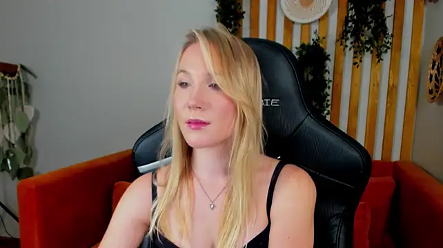 Živý XXX chat ElaraVoltage