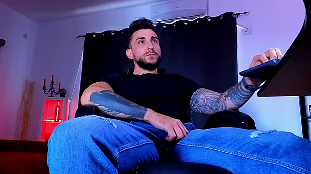 MightyAaron66's Live XXX Chat
