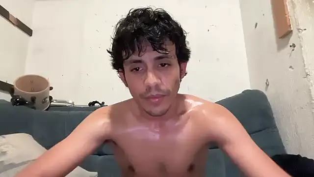 luiscachondito99 Adlı Modelin Canlı XXX Sohbeti