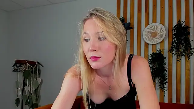ElaraVoltage Live XXX-Chat
