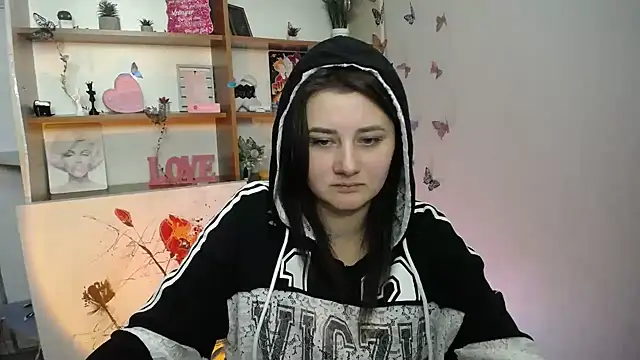 Katrin_kiss_ Adlı Modelin Canlı XXX Sohbeti