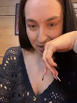 Holly_Play Adlı Modelin Canlı XXX Sohbeti