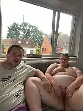 CurvyPaar2 Live XXX Chat