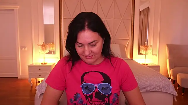 VelvetLuck Adlı Modelin Canlı XXX Sohbeti