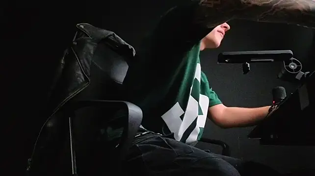 FelixStarkk XXX чат на живо