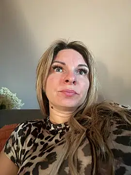 kinkysarahx's Live XXX Chat