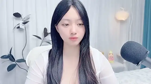 Winnie666999 现场XXX聊天