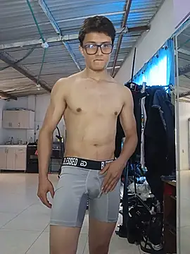 Davitfitnosuke 라이브 XXX 채팅