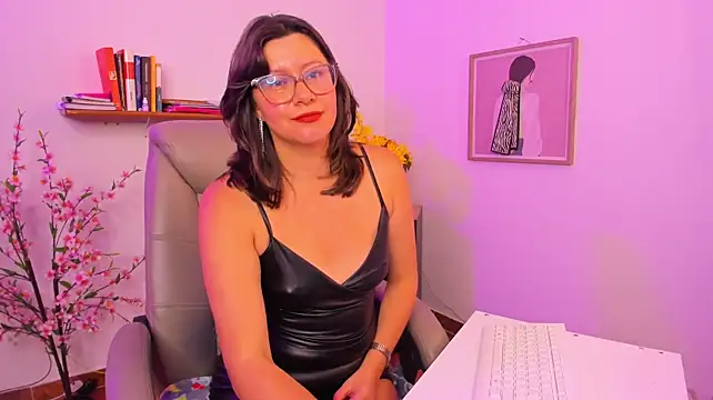 Chanelll_Taylorr_ 라이브 XXX 채팅