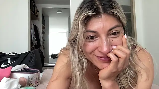 LunaBeya Chat XXX in diretta