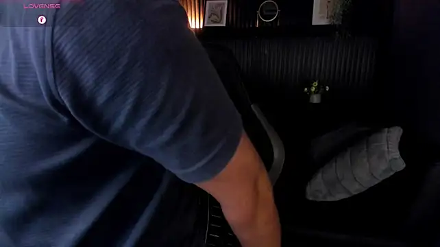 XXX chat uživo modela JamesCr_