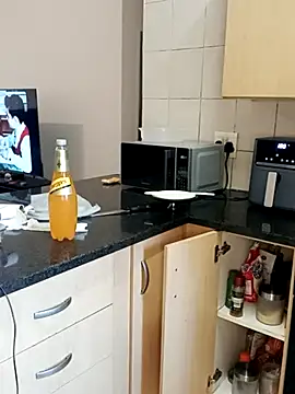 PuneeeLucee – Naživo XXX chat