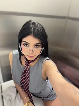 ArieliciousXXX - PLAY PUSSY CLOSE UP🥰 IN PUBLIC