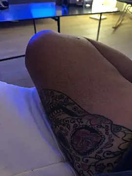 Mike69F লাইভ XXX চ্যাট