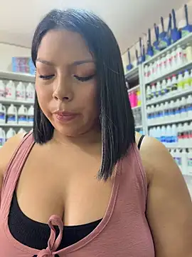 Chatroom XXX en direct de ISABELLA__LUNA