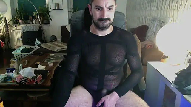 Chat +18 de tomz0819 ao vivo