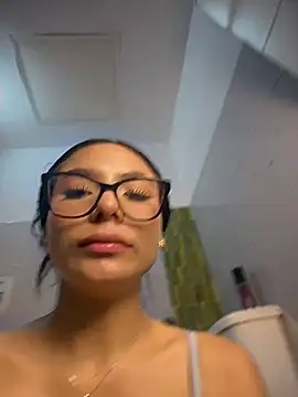amira_cute2's Live XXX Chat