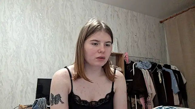 Chat +18 de KeliTesmer ao vivo