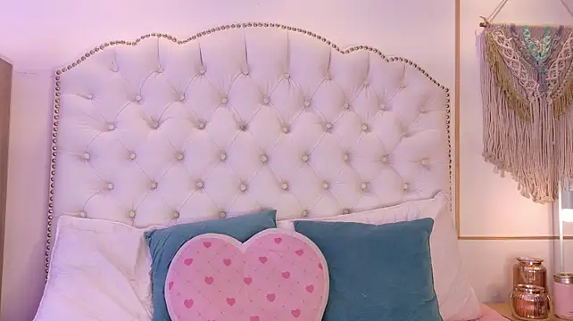 AriaStonne Adlı Modelin Canlı XXX Sohbeti