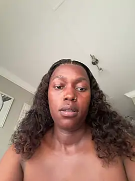 Chat +18 de Miss_LaToYa ao vivo