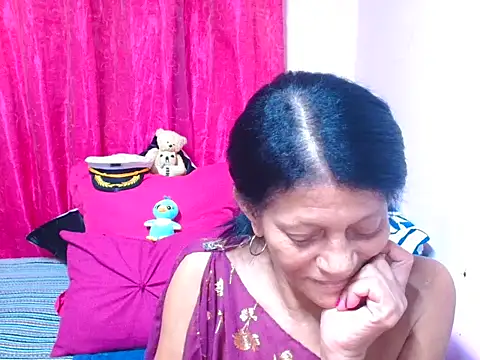 Chat +18 de sluttyrox ao vivo