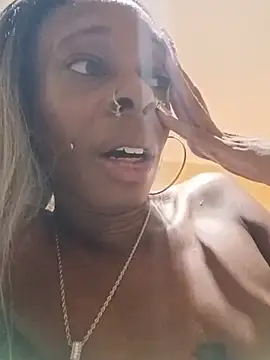 צ'אט XXX בשידור חי של Jasmine_FullsShine