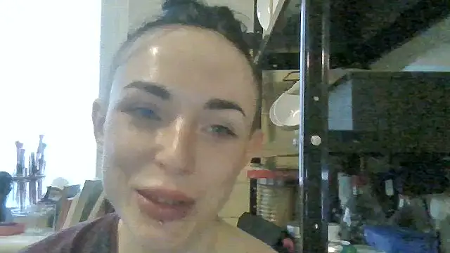 Trinsy_Love Adlı Modelin Canlı XXX Sohbeti