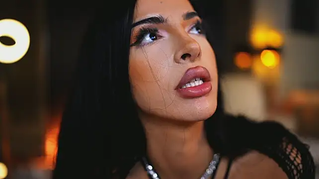 NouraMalvi's Live XXX Chat