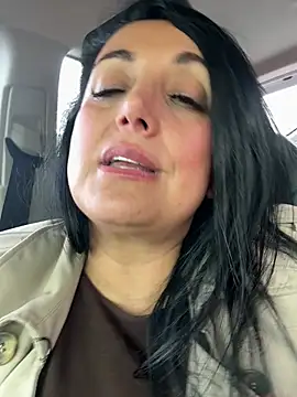 Chat +18 de hotadhara01 ao vivo