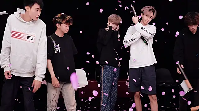 แชท XXX สดของ Chenyong123