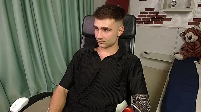 KyloEast live XXX chat