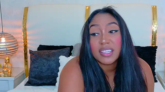 NaiomyLanes' Live XXX Chat
