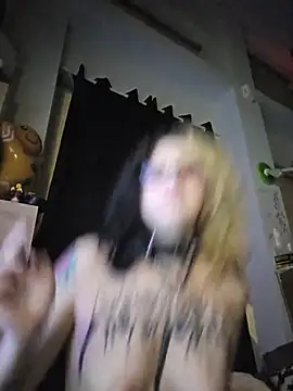 whatevaandissues' Live XXX Chat