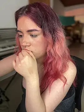 NikkiNix Adlı Modelin Canlı XXX Sohbeti