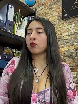 _Sarah-Office1's Live XXX Chat