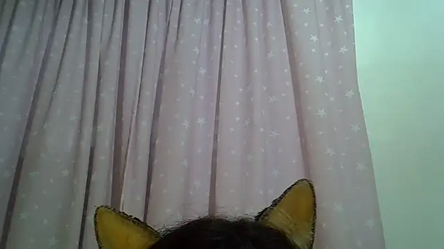 SkinnyKittenn Live XXX chat