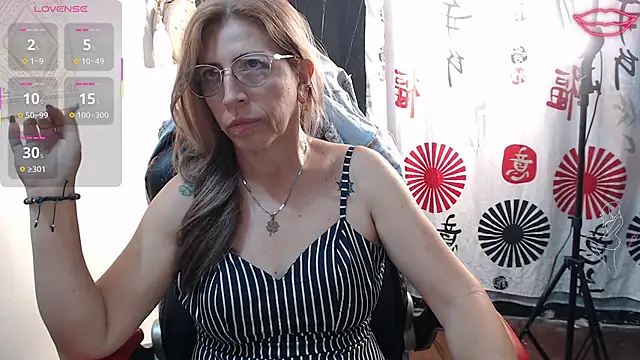 Chat +18 de Chayla_Ruiz ao vivo