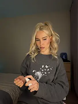 XDinnax - show boob