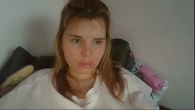 HornyElena Adlı Modelin Canlı XXX Sohbeti
