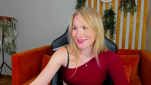 ElaraVoltage XXX чат на живо