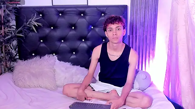 Chat +18 de Axxel_White ao vivo