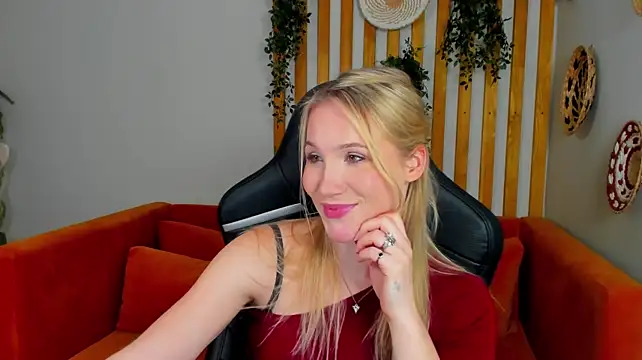 ElaraVoltage XXX чат на живо
