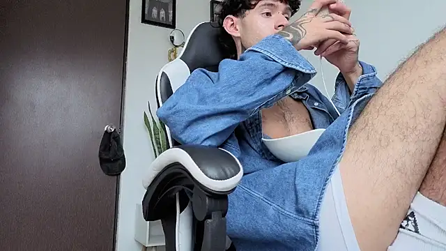 Arteemiiis' Live XXX Chat