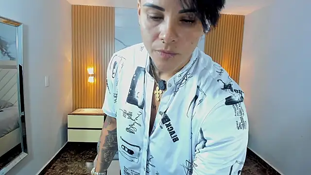 צ'אט XXX בשידור חי של KAROLLJONES1