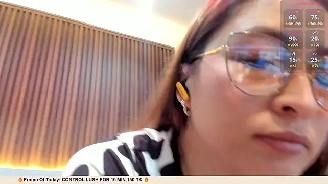 _LaraMom_ Chat XXX live