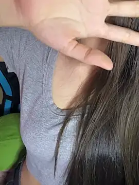 Yiyina_17's Live XXX Chat