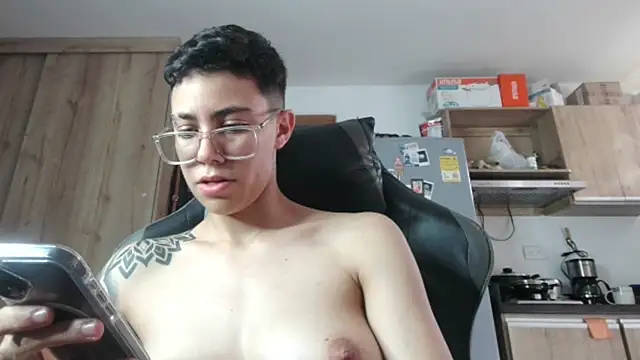 Cutie_Shy_ Live XXX-chat