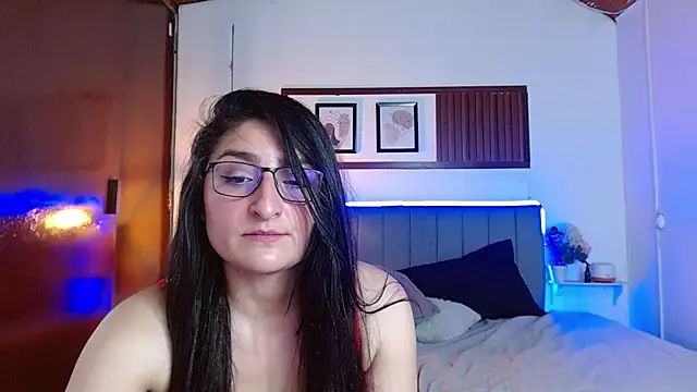 Lucy_1825_ Chat XXX live