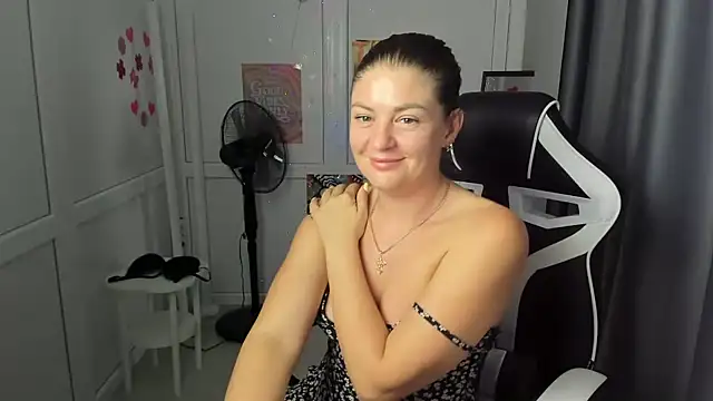 Živý XXX chat MiaSummerr_