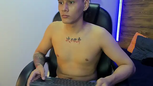 XXX chat uživo modela jay_kurt